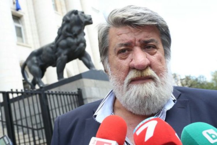 Рашидов уволни един от хората, които го критикуваха в БНТ