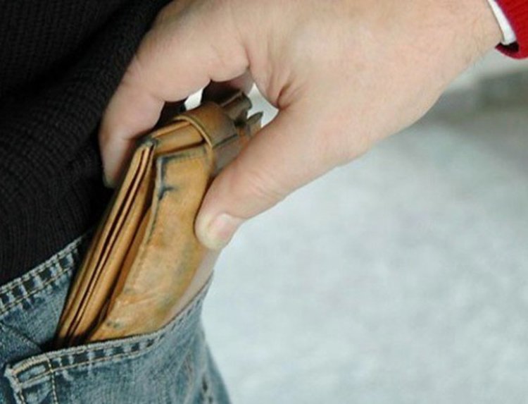 Задигнаха портфейла на тийнейджър