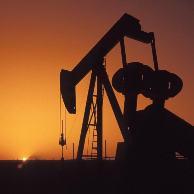 Доходите на ИД от петрол се стопили наполовина