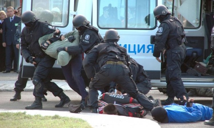 Антитерористичният закон – под килима на НС, обвини Енчев