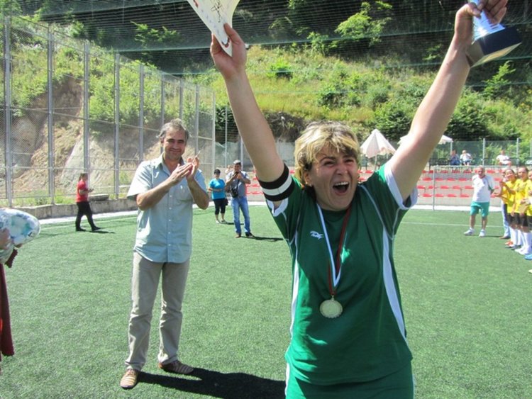 Връчиха наградите от турнира за жени военнослужещи на стадион "Смолян"
