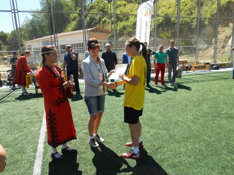 Връчиха наградите от турнира за жени военнослужещи на стадион "Смолян"