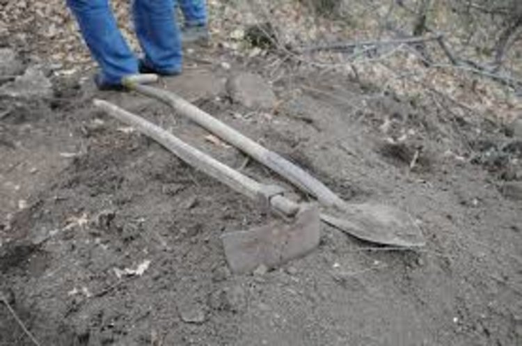 Откриха склад за антики и оръжие в къща на иманяр от девинско село 