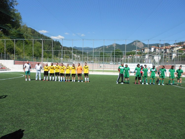 Връчиха наградите от турнира за жени военнослужещи на стадион "Смолян"
