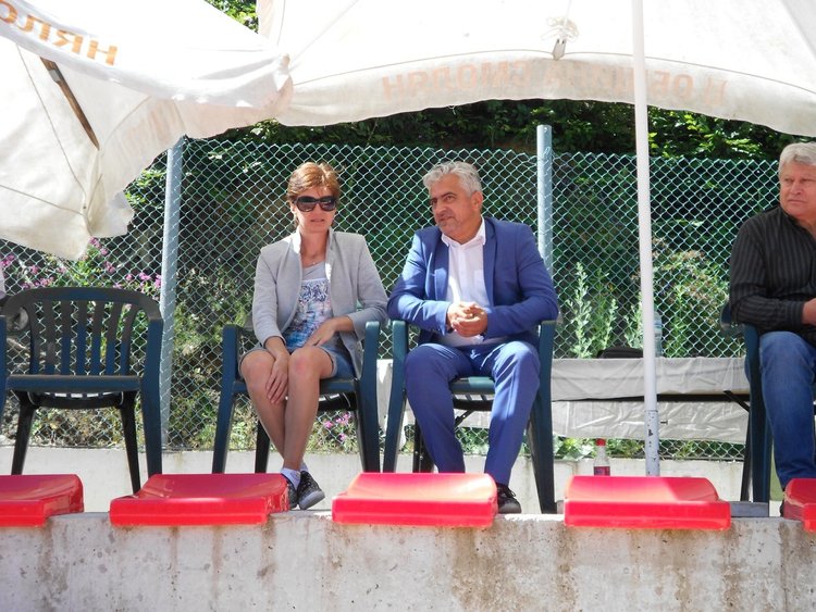 Връчиха наградите от турнира за жени военнослужещи на стадион "Смолян"