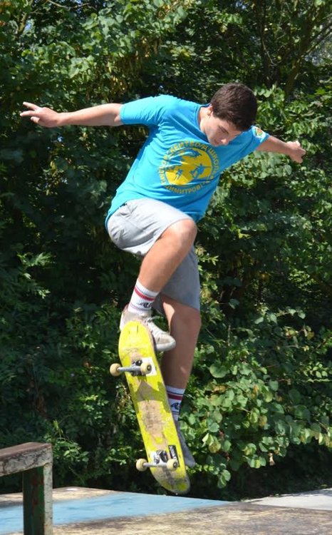 Шестгодишни мерят сили в скейтборд състезание в Димитровград