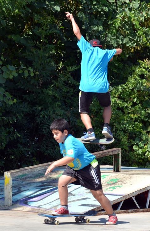 Шестгодишни мерят сили в скейтборд състезание в Димитровград
