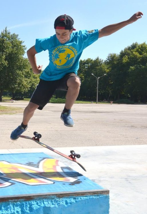 Шестгодишни мерят сили в скейтборд състезание в Димитровград