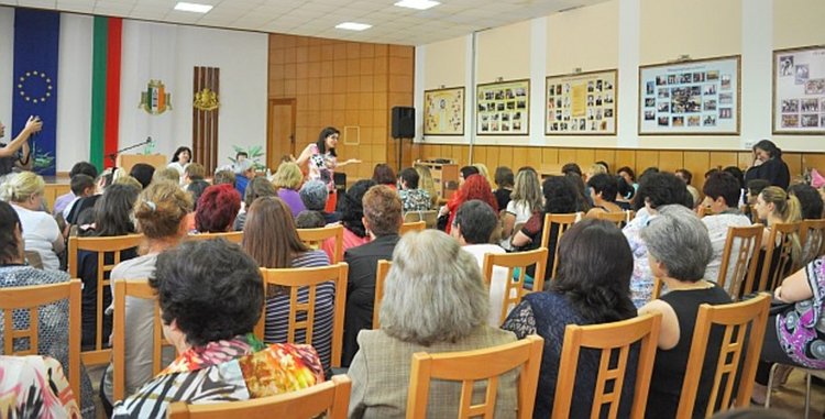 На сайт и телефон Кунева приема мнения за реформата в образованието