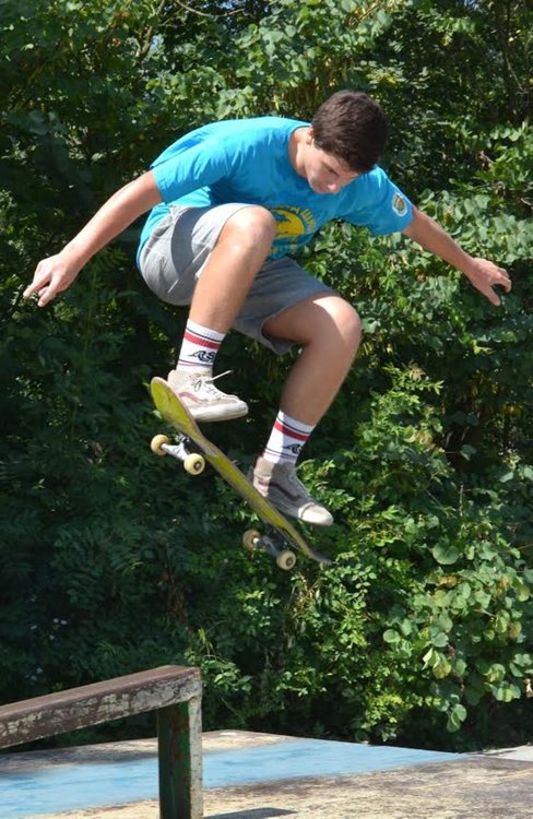 Шестгодишни мерят сили в скейтборд състезание в Димитровград