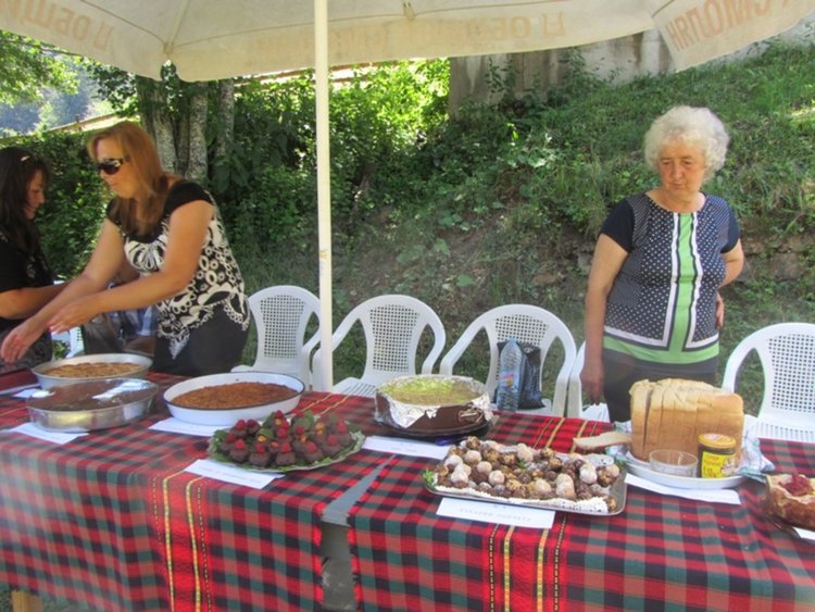 Прочутото село Могилица събра стотици за традиционния празник на народното творчество и занаятите