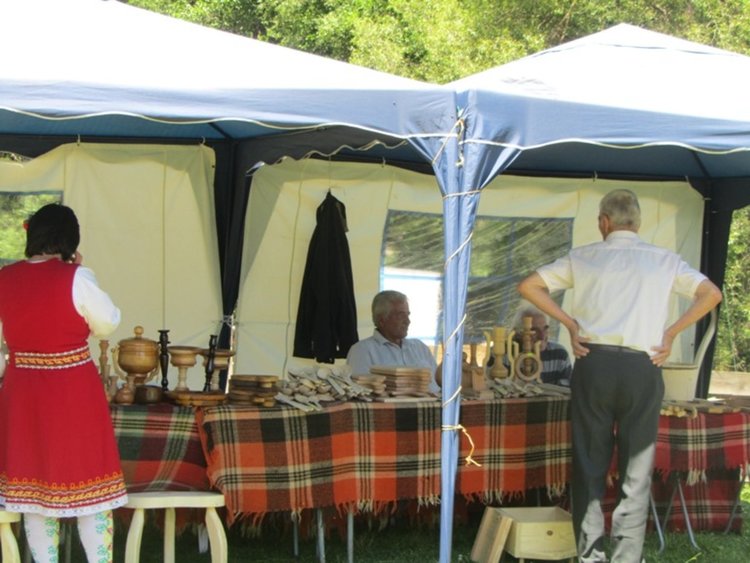 Прочутото село Могилица събра стотици за традиционния празник на народното творчество и занаятите