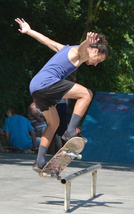 Шестгодишни мерят сили в скейтборд състезание в Димитровград