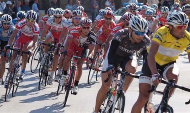 Колоезачи въртят педали и през Кърджали в Обиколката на България