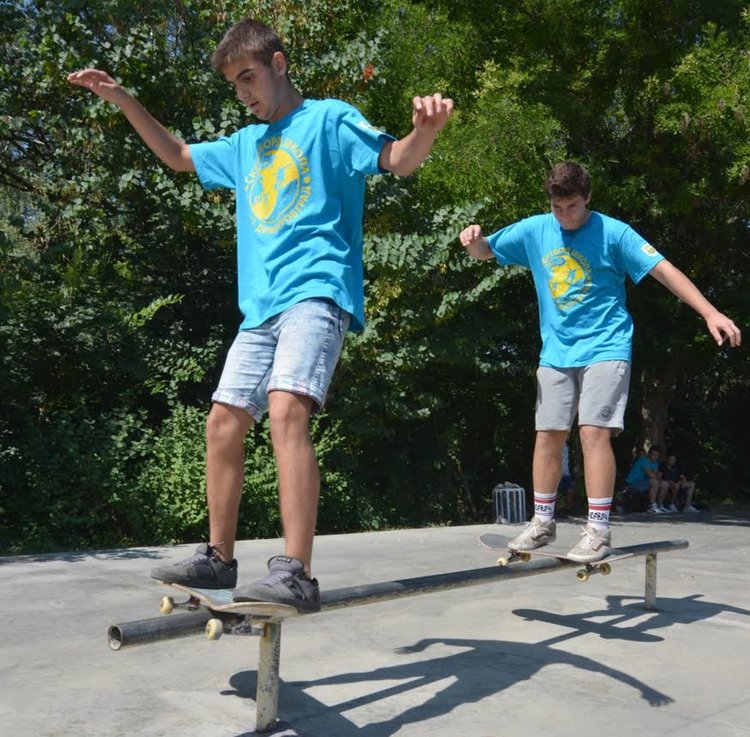 Шестгодишни мерят сили в скейтборд състезание в Димитровград