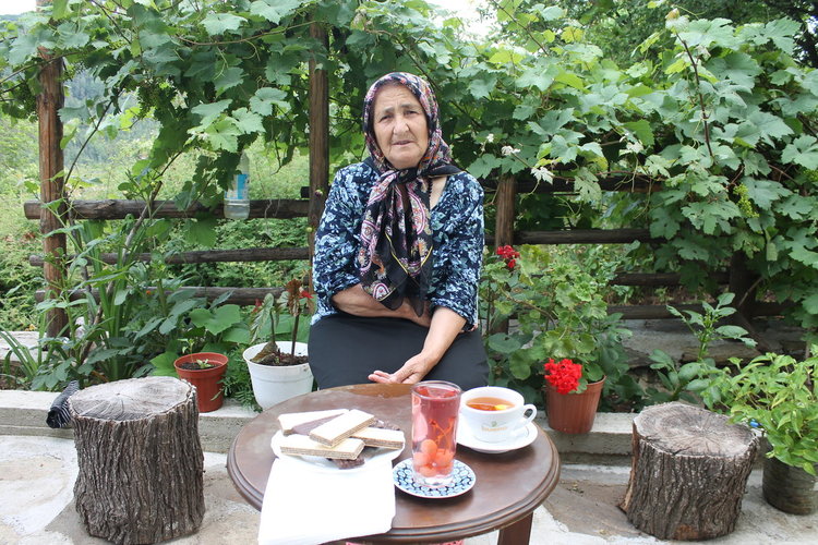 Баба Фатме: Искам да заживея старините си в Родопите