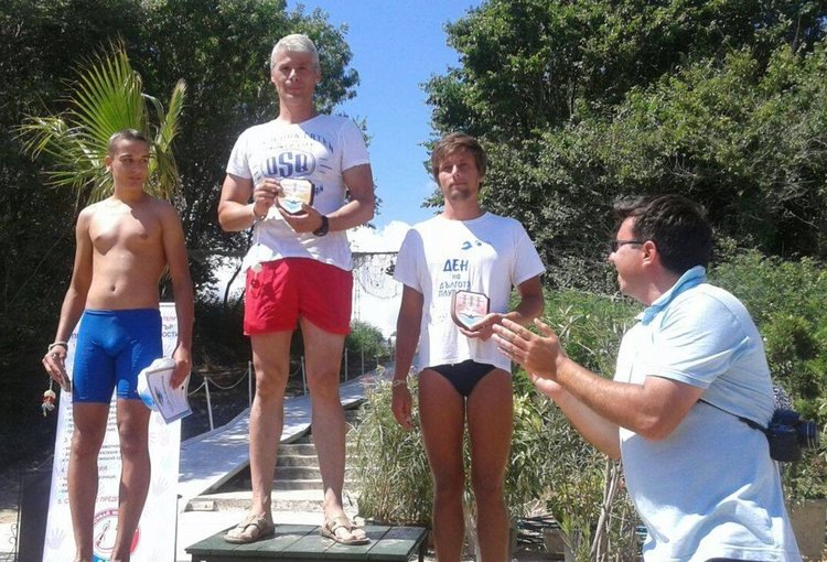  Благовест Стоилов зае второ място в благотворителен плувен маратон, който се проведе вчера в Бургас