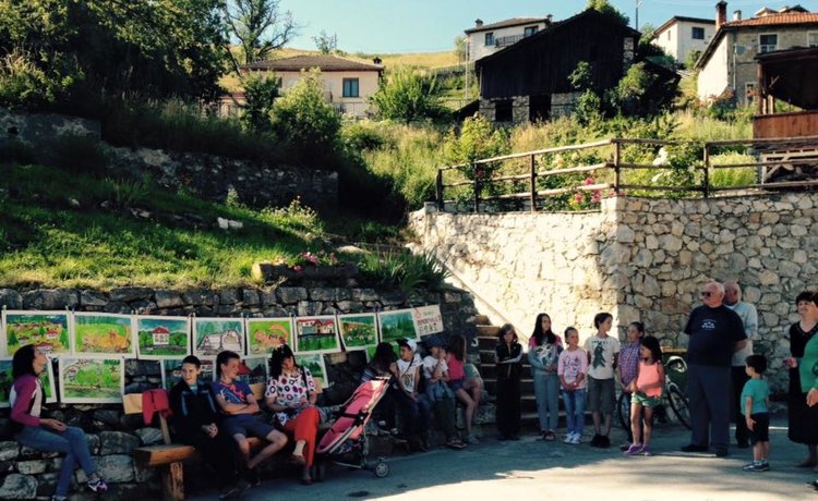 Децата, летуващи в Проглед, участваха в летен пленер, творбите им украсиха селото