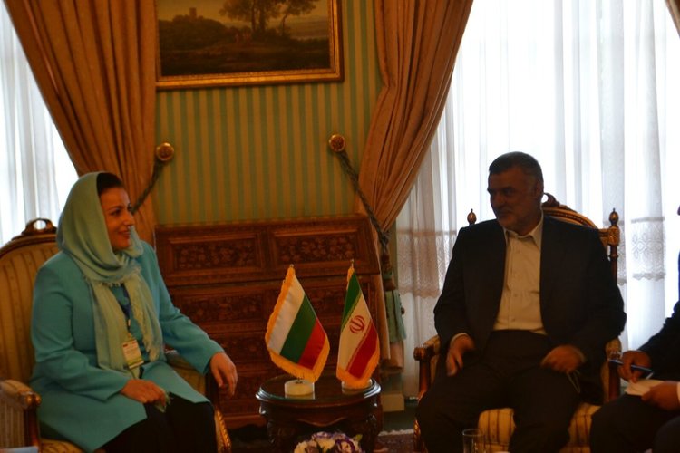 България започва процедура за износ на пчелен мед за Иран