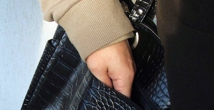 Продавачка олекна с 300 лева