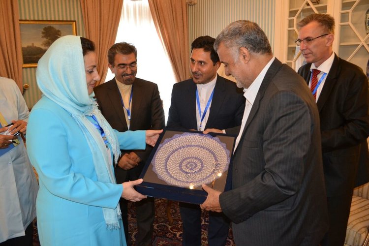 България започва процедура за износ на пчелен мед за Иран