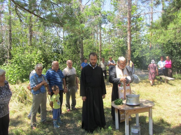 Признателни серафимовци и тази година почетоха паметта на Св.Неделя и загиналите воини от 21 Средногорски полк
