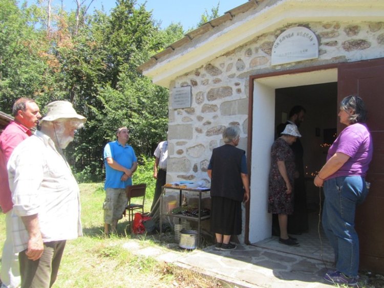 Признателни серафимовци и тази година почетоха паметта на Св.Неделя и загиналите воини от 21 Средногорски полк