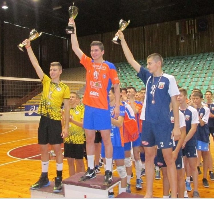 Момчетата на Павел Митев станаха бронзови медалисти на държавните финали по волейбол