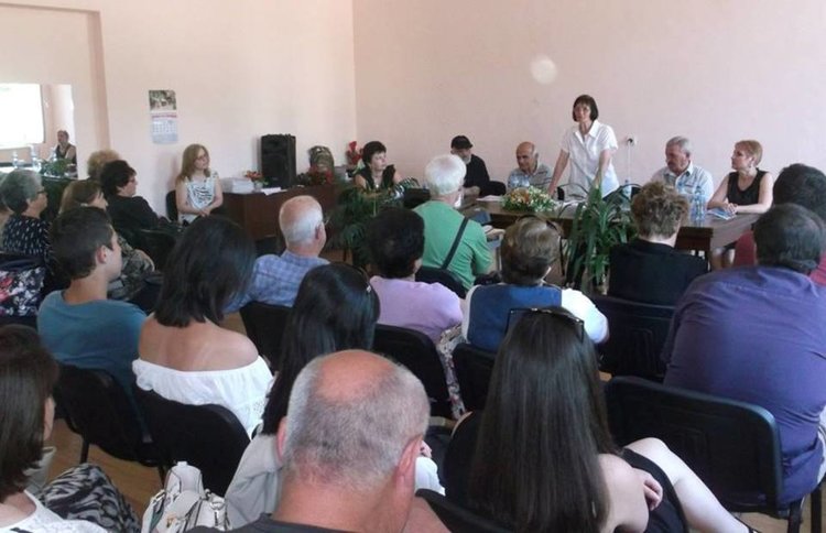 Кърджалийски литературни  „десантчици“ гостуваха в Мадан