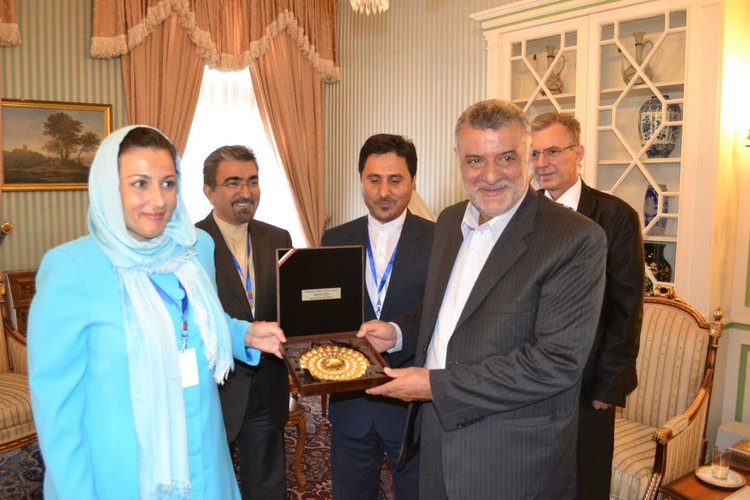 България започва процедура за износ на пчелен мед за Иран