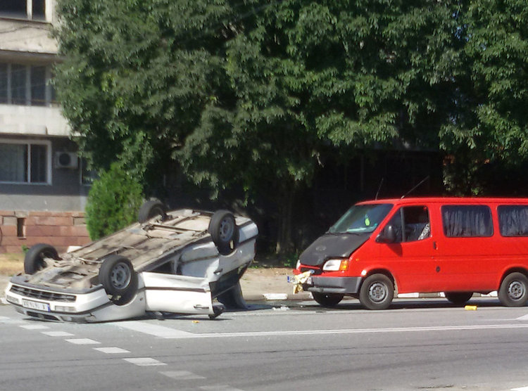 Поредна катастрофа затруднява движението по цариградския път