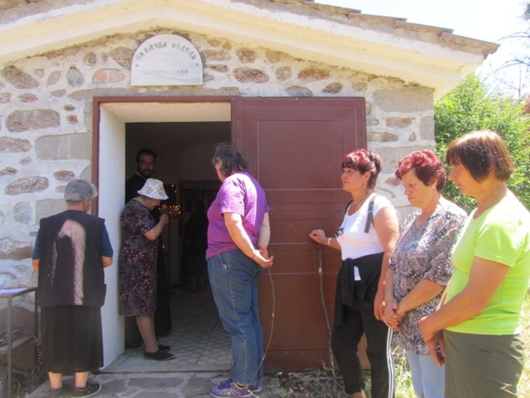 Признателни серафимовци и тази година почетоха паметта на Св.Неделя и загиналите воини от 21 Средногорски полк