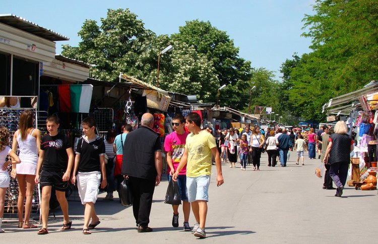 Конфискуваха фалшиви спортни стоки при поредната акция на Неделен пазар