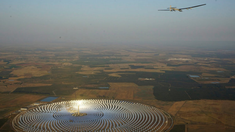 „Солар импулс-2” отлетя от Севиля за Кайро