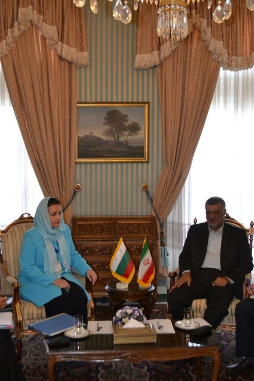 България започва процедура за износ на пчелен мед за Иран