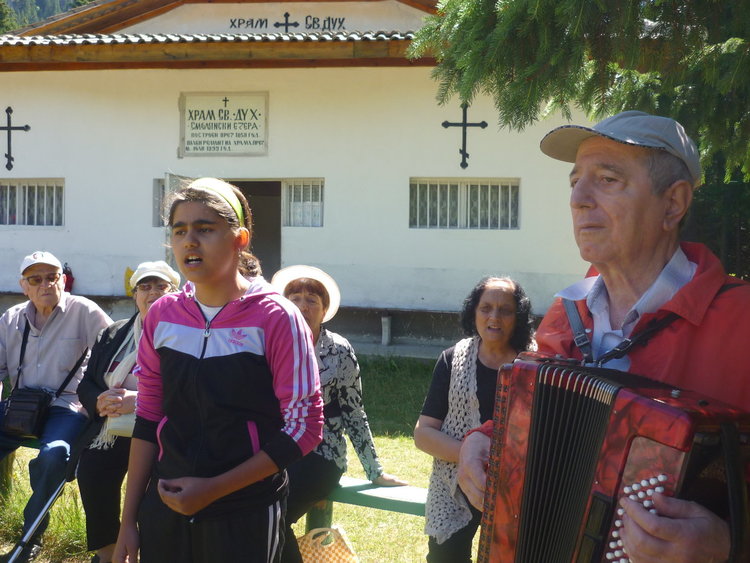 Над 80 деца с увреждания и родители се включиха в празника на открито край Смолянските езера