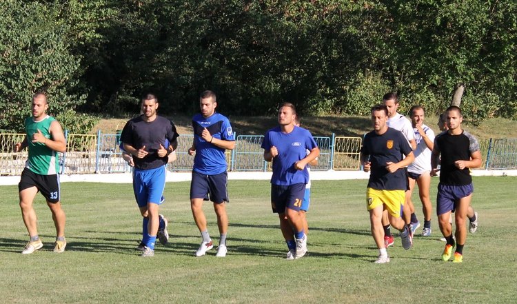 Предсезонна подготовка започна днес ФК "Димитровград 1947". Футболистите се събраха за първа тренировка на стадион "Миньор"