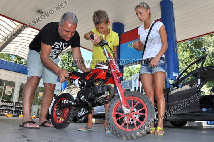 9-годишен бръмчи с пистово моторче в Хасково