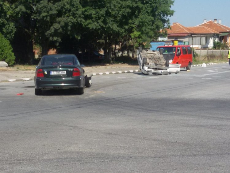 Пътник е пострадал в катастрофата на дебърското кръстовище