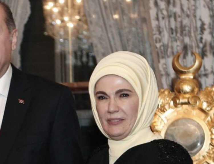 Съпругата на Ердоган на шопинг във Варшава