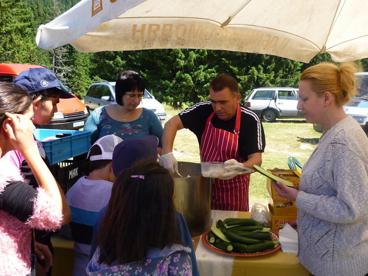 Над 80 деца с увреждания и родители се включиха в празника на открито край Смолянските езера