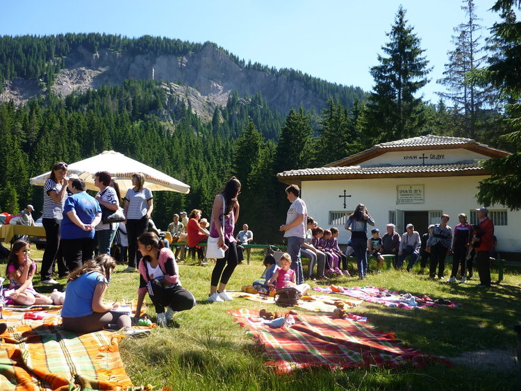 Над 80 деца с увреждания и родители се включиха в празника на открито край Смолянските езера