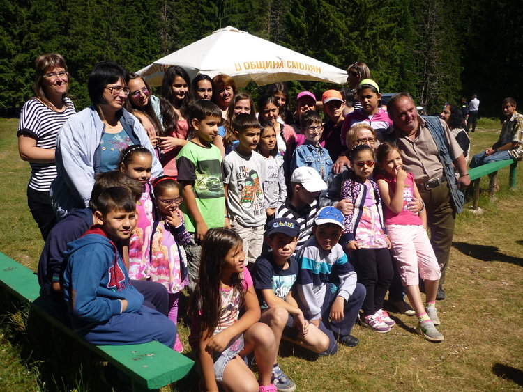 Над 80 деца с увреждания и родители се включиха в празника на открито край Смолянските езера