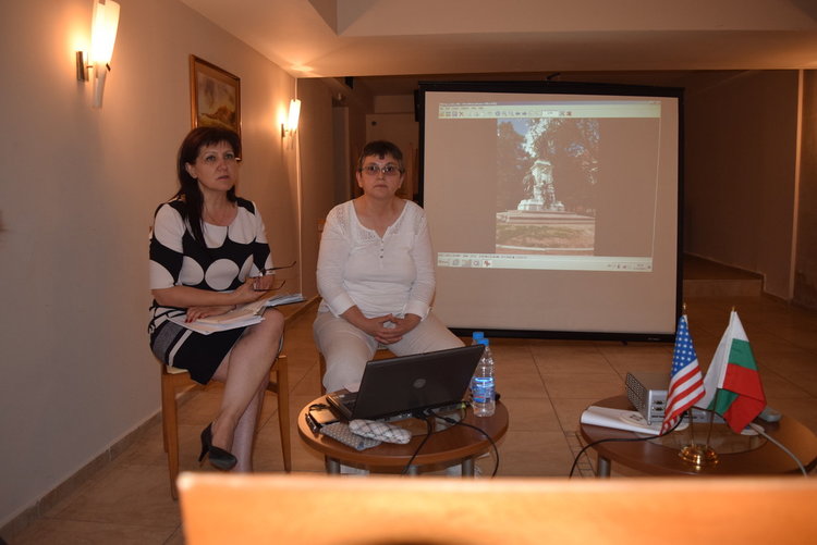 Караянчева:Доброволци изнасят изборите в САЩ,вота е цяла наука