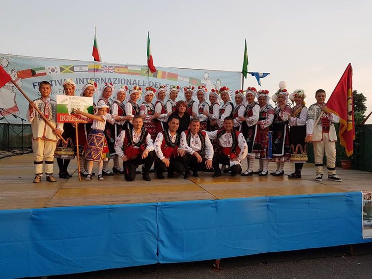 Димитровградски танцьори представиха българския фолклор в Италия