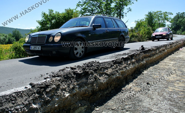 Ремонтират селски път с милион на км, пътят за Димитровград в проект