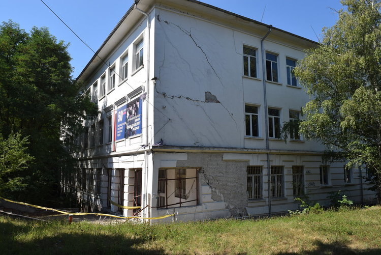 Близо милион са нужни за ремонт на Филиала, Караянчева лобира