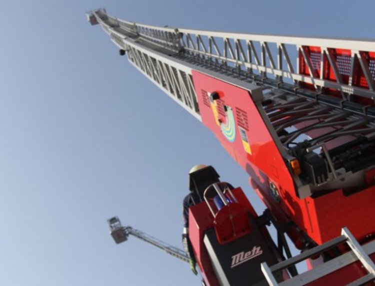 След пожар в изоставен вагон почина човек  