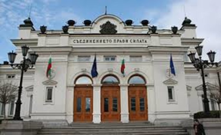 Ваканция за депутатите от 1 до 28 август предлага ГЕРБ