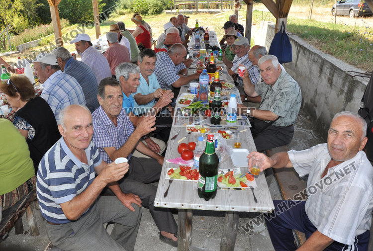 В Конуш: 765 жители, 11 паметника. Днес увековечиха туризма